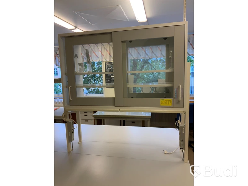 Arbetsbord med överskåp - Rum 3064