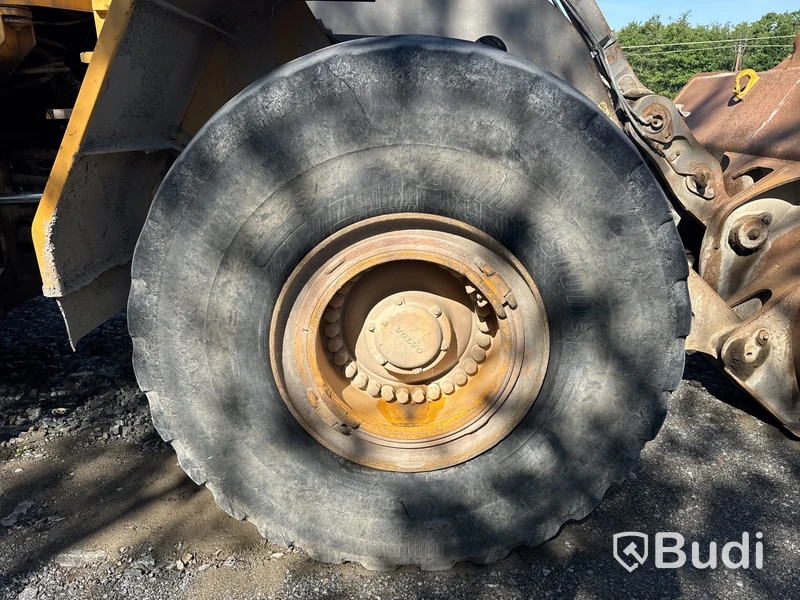 Hjullastare Volvo L220E med skopa -2001