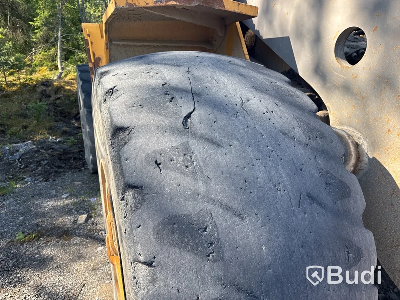 Hjullastare Volvo L220E med skopa -2001