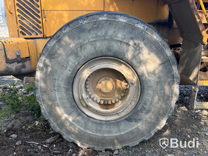 Hjullastare Volvo L220E med skopa -2001