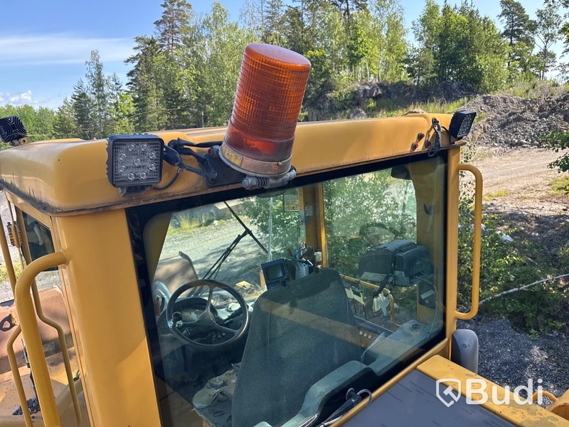 Hjullastare Volvo L220E med skopa -2001