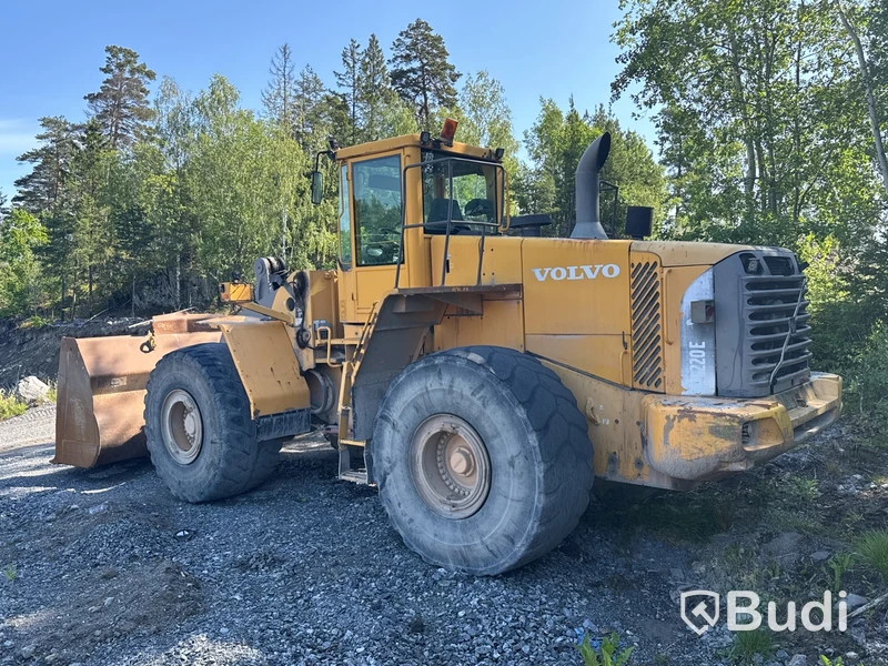 Hjullastare Volvo L220E med skopa -2001