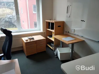 Kontorsrum, datorskärmar