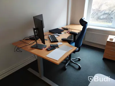 Kontorsrum, datorskärmar