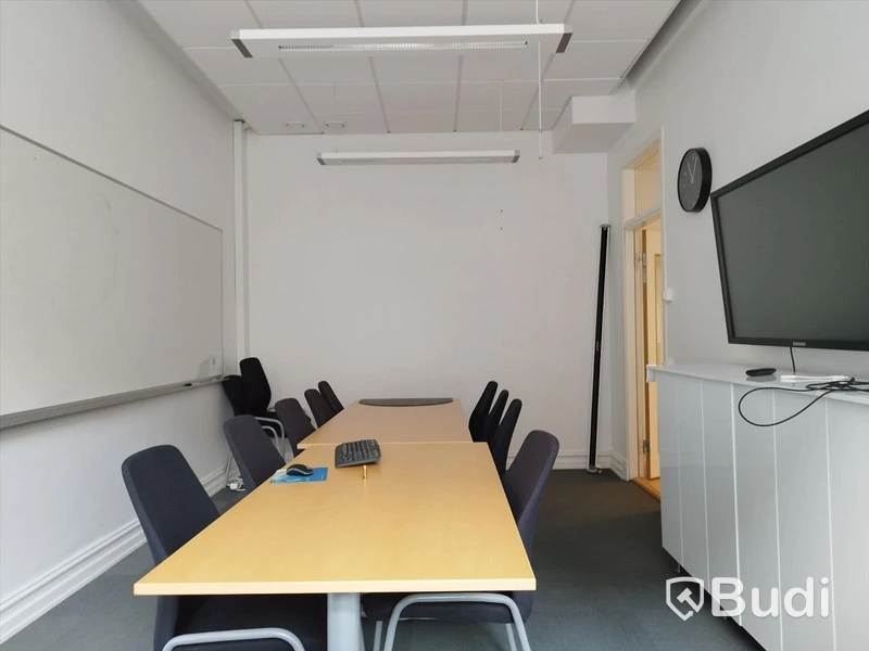 Konferensrum, bord, stolar, tv-skärm