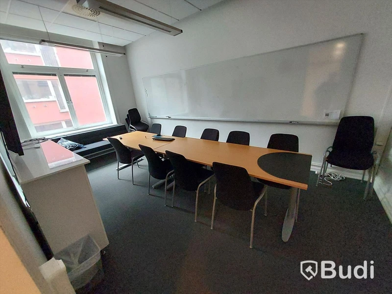 Konferensrum, bord, stolar, tv-skärm