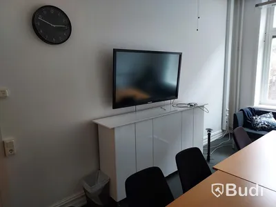 Konferensrum, bord, stolar, tv-skärm
