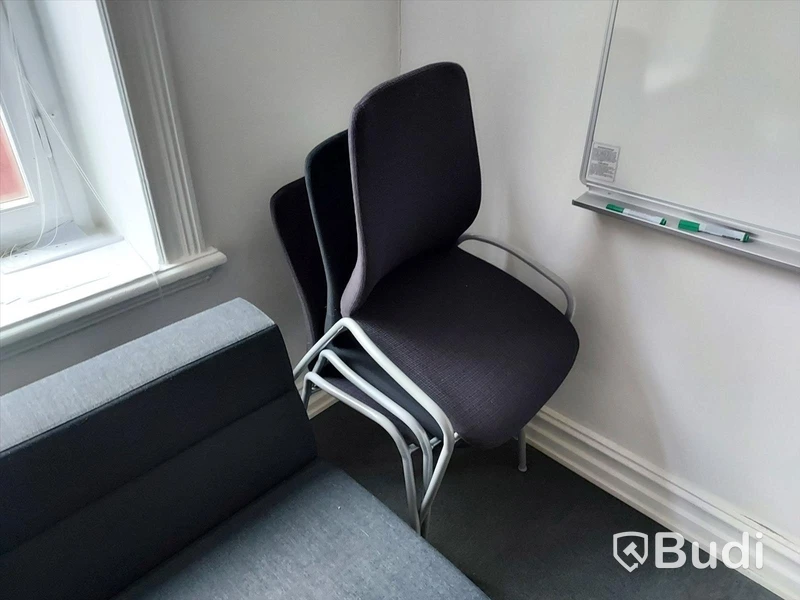 Konferensrum, bord, stolar, tv-skärm