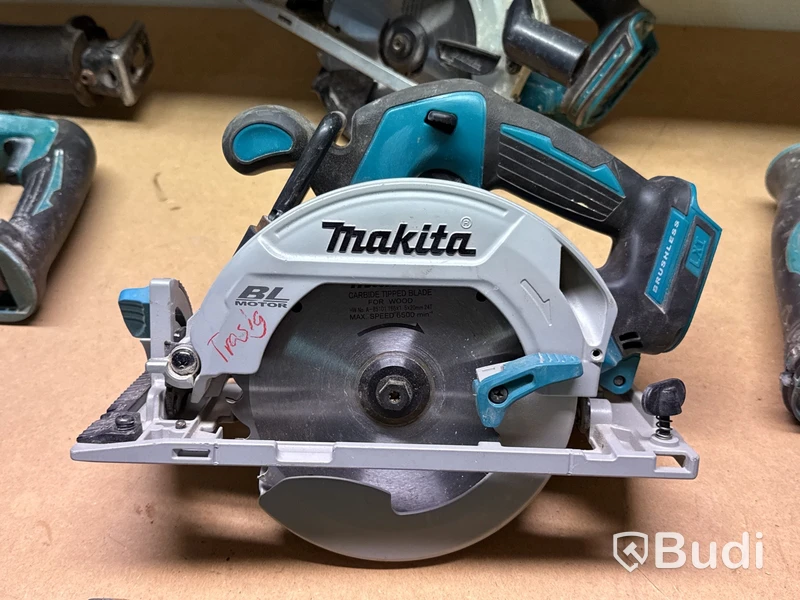 12 st batterimaskiner Makita