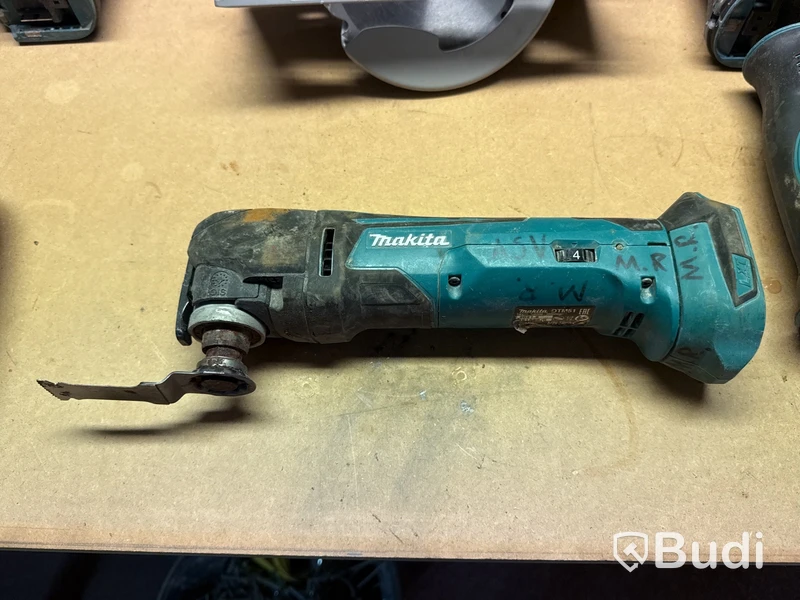 12 st batterimaskiner Makita