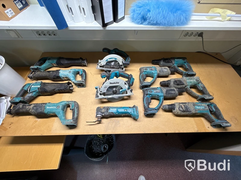 12 st batterimaskiner Makita