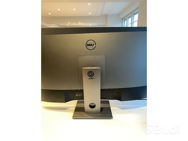 Dell 43tum datorskärm 4k 60hz. OBS! Skrapad skärm.
