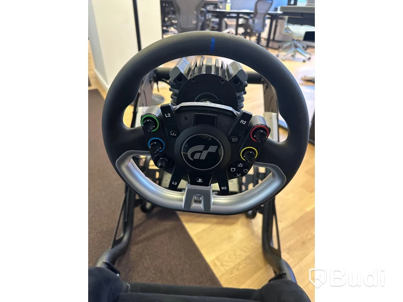 Playseat racingstol med ratt och pedaler från Fanatec