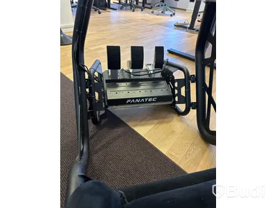 Playseat racingstol med ratt och pedaler från Fanatec