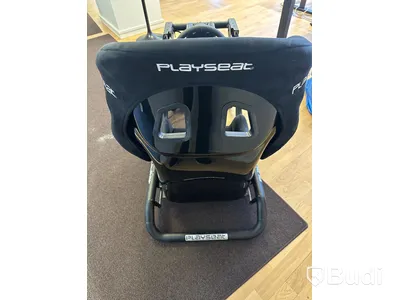 Playseat racingstol med ratt och pedaler från Fanatec