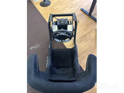 Playseat racingstol med ratt och pedaler från Fanatec