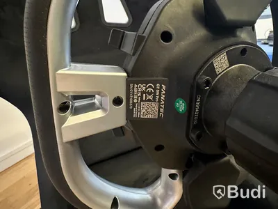 Playseat racingstol med ratt och pedaler från Fanatec