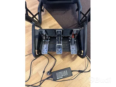 Playseat racingstol med ratt och pedaler från Fanatec