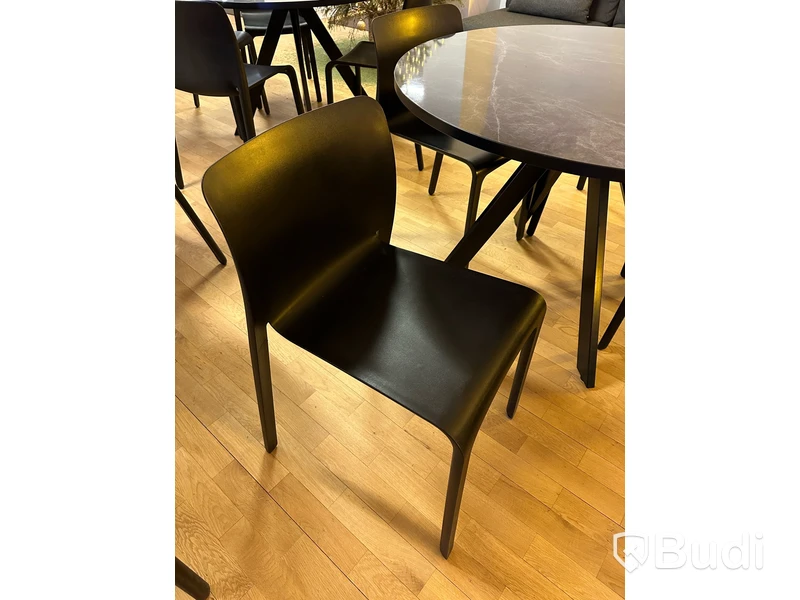 Bord med 4 st designstolar, se beskrivning