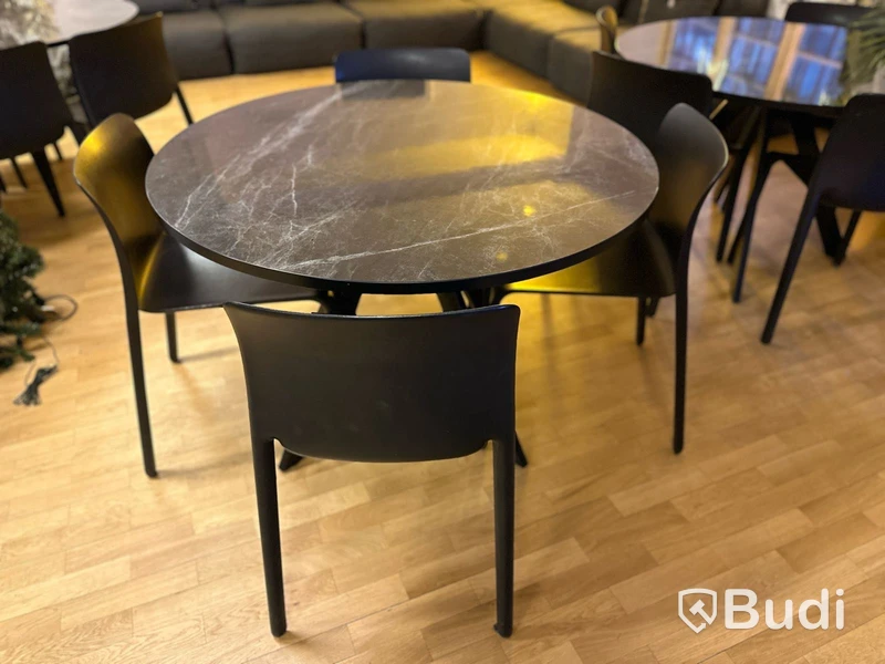 Bord med 4 st designstolar, se beskrivning