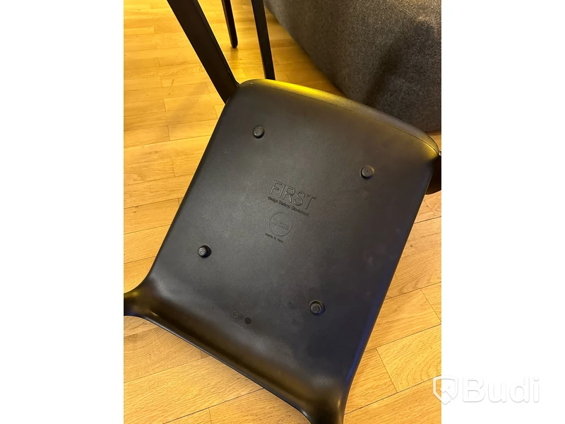 Bord med 4 st designstolar, se beskrivning