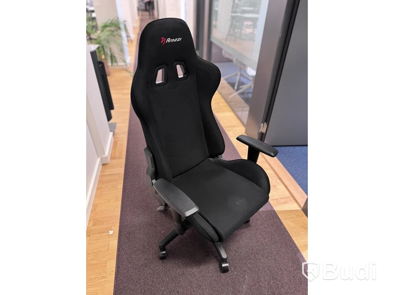 Skrivbord och gamingstol Arozzi, OBS! Saknar strömsladd