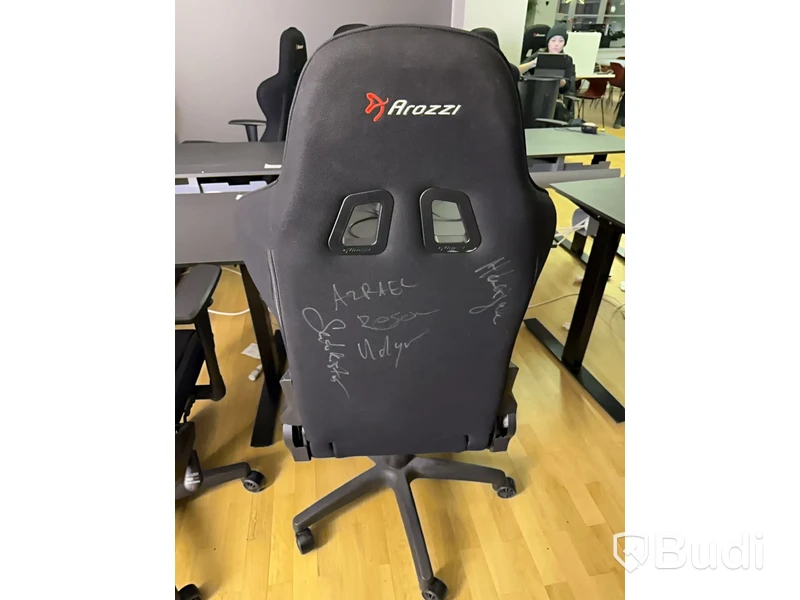 Skrivbord och gamingstol Arozzi, OBS! Saknar strömsladd