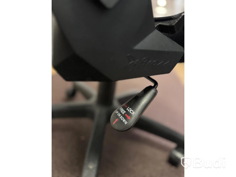 Skrivbord och gamingstol Arozzi, OBS! Saknar strömsladd