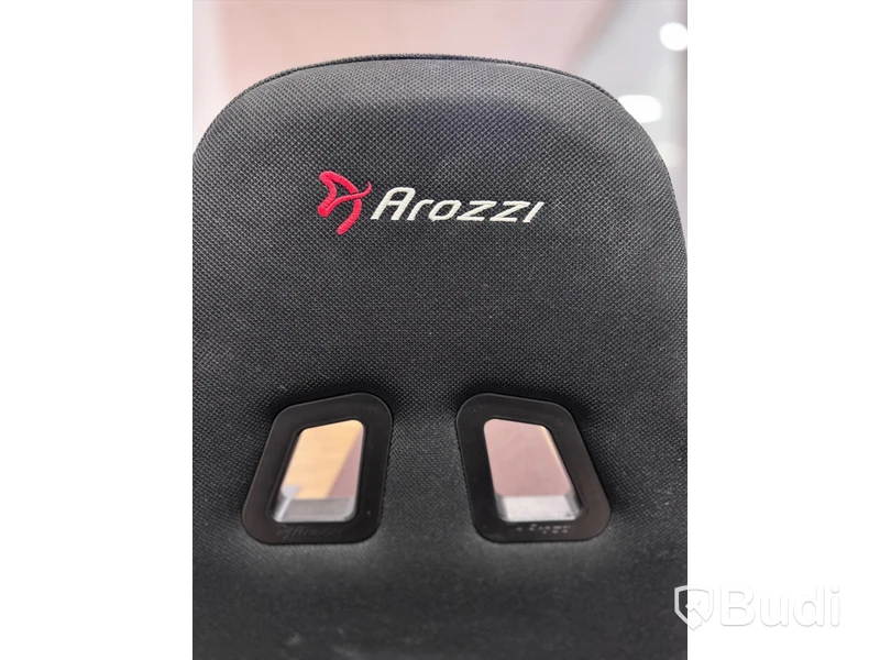 Skrivbord och gamingstol Arozzi, se beskrivning