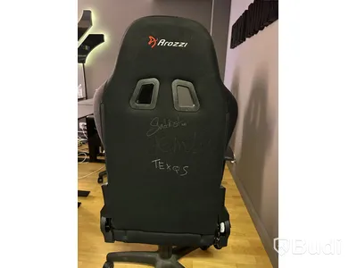 Skrivbord och gamingstol Arozzi, se beskrivning