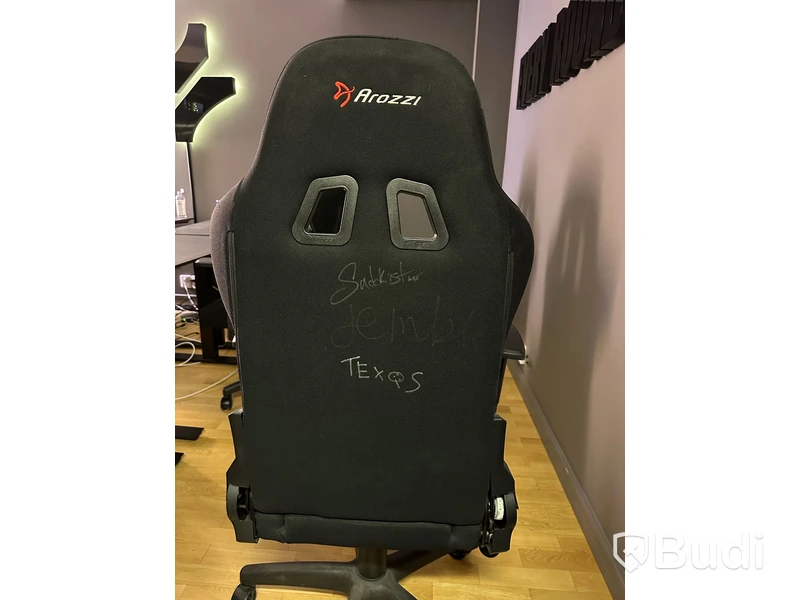 Skrivbord och gamingstol Arozzi, se beskrivning