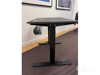 Skrivbord och gamingstol Arozzi, se beskrivning