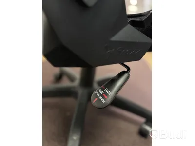 Skrivbord och gamingstol Arozzi, se beskrivning