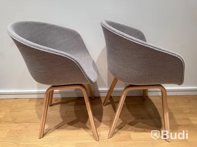 2 st Stolar - Hay About a Chair, ljusgrå melange och ek, Totalt ord. pris inkl. moms: 11 000 kr