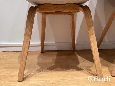 2 st Stolar - Hay About a Chair, ljusgrå melange och ek, Totalt ord. pris inkl. moms: 11 000 kr