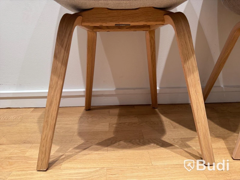 2 st Stolar - Hay About a Chair, ljusgrå melange och ek, Totalt ord. pris inkl. moms: 11 000 kr