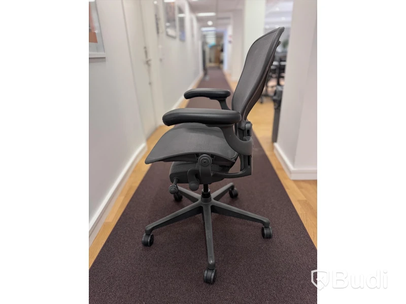 Kontorsstol - Herman Miller Aeron, mörkgrå, Ord. pris inkl. moms: 16 000 kr