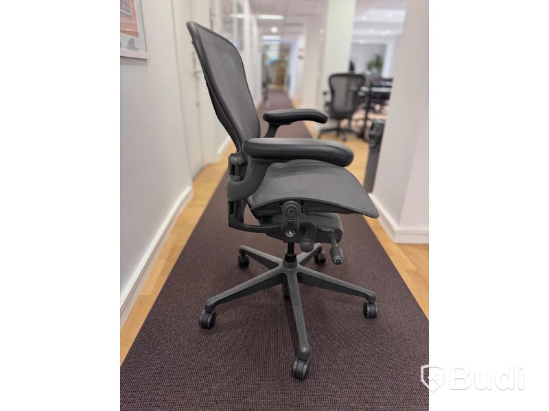 Kontorsstol - Herman Miller Aeron, mörkgrå, Ord. pris inkl. moms: 16 000 kr