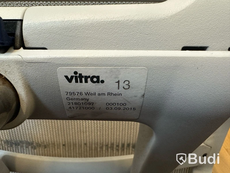 Kontorsstolar, 2 st - Vitra Physix, vit/grå med tygsits, Totalt ord. pris inkl. moms: ca 26 800 kr
