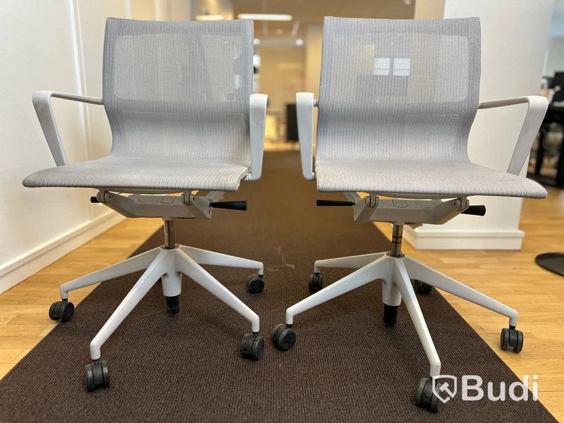 Kontorsstolar, 2 st - Vitra Physix, vit/grå med tygsits, Totalt ord. pris inkl. moms: ca 26 800 kr