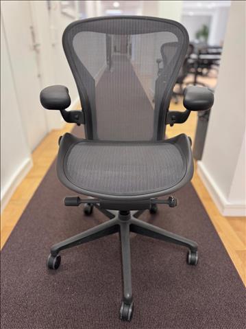 Kontorsstol - Herman Miller Aeron, mörkgrå, Ord. pris inkl. moms: 16 000 kr