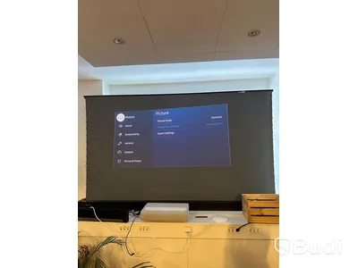 Projektor och projektorduk - Samsung The Premiere Laser Projector och Hivilux Floor Screen Ord. pris: ca 70 000 kr