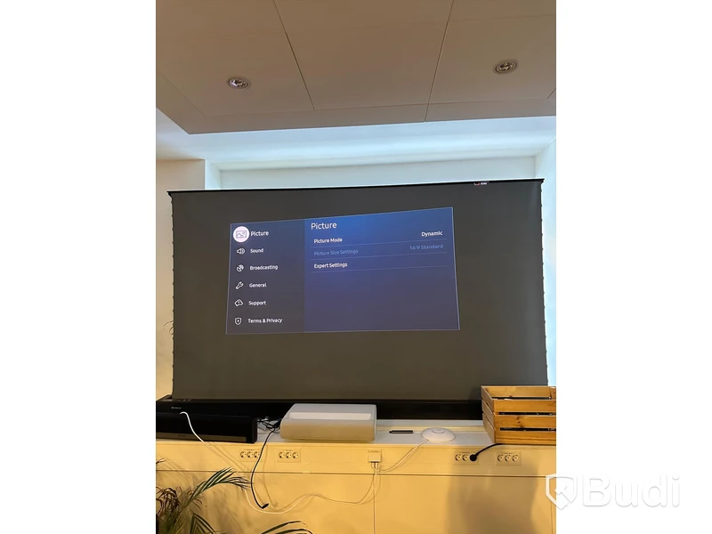 Projektor och projektorduk - Samsung The Premiere Laser Projector och Hivilux Floor Screen Ord. pris: ca 70 000 kr