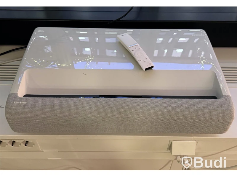 Projektor och projektorduk - Samsung The Premiere Laser Projector och Hivilux Floor Screen Ord. pris: ca 70 000 kr