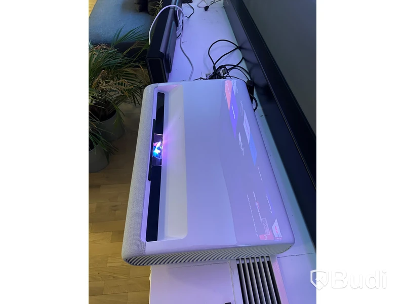 Projektor och projektorduk - Samsung The Premiere Laser Projector och Hivilux Floor Screen Ord. pris: ca 70 000 kr