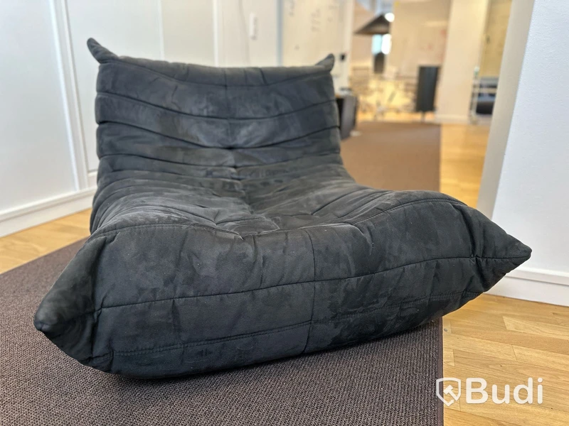 Fåtölj - Ligne Roset Togo Fireside Chair, mocha grå/svart, Ord. pris inkl. moms: ca 33 000 kr