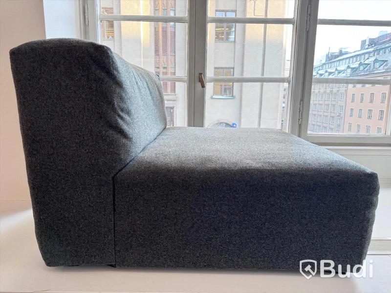 Fåtölj samt soffbord - Hay Mags, grå marmorerad samt bord från Jysk, svart