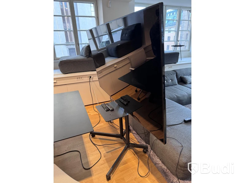 Skärm/display på stativ med hjul - Swedx SM-75K1, diagonalt 192 cm