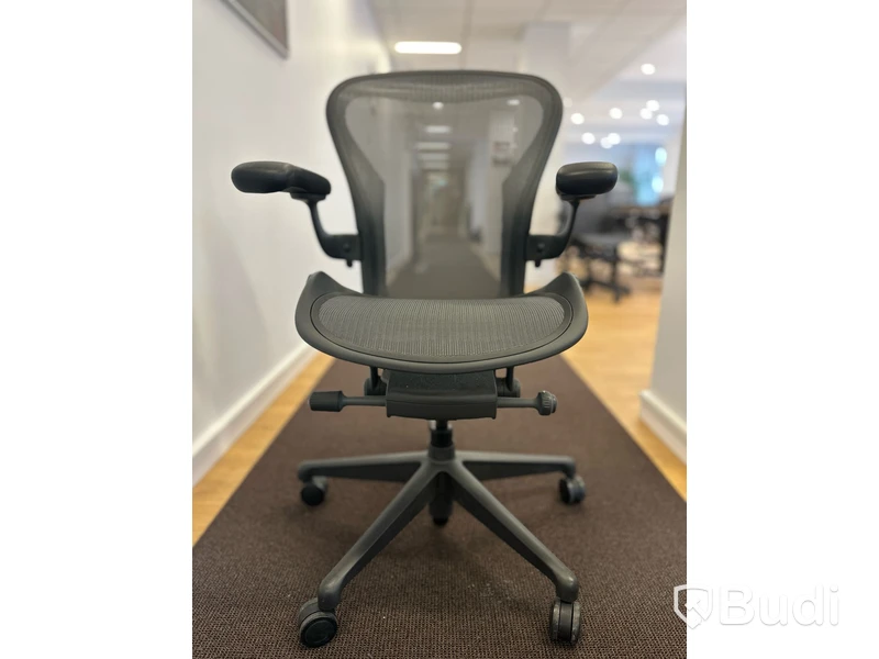 Kontorsstol - Herman Miller Aeron, mörkgrå, Ord. pris inkl. moms: 16 000 kr