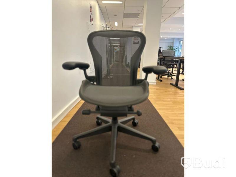 Kontorsstol - Herman Miller Aeron, mörkgrå, Ord. pris inkl. moms: 16 000 kr
